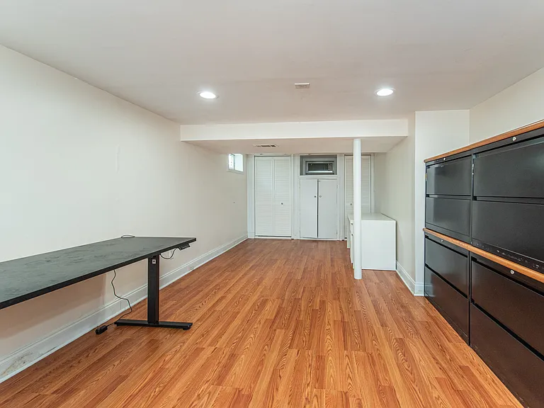 42 W Spring Valley Ave — Photo 19