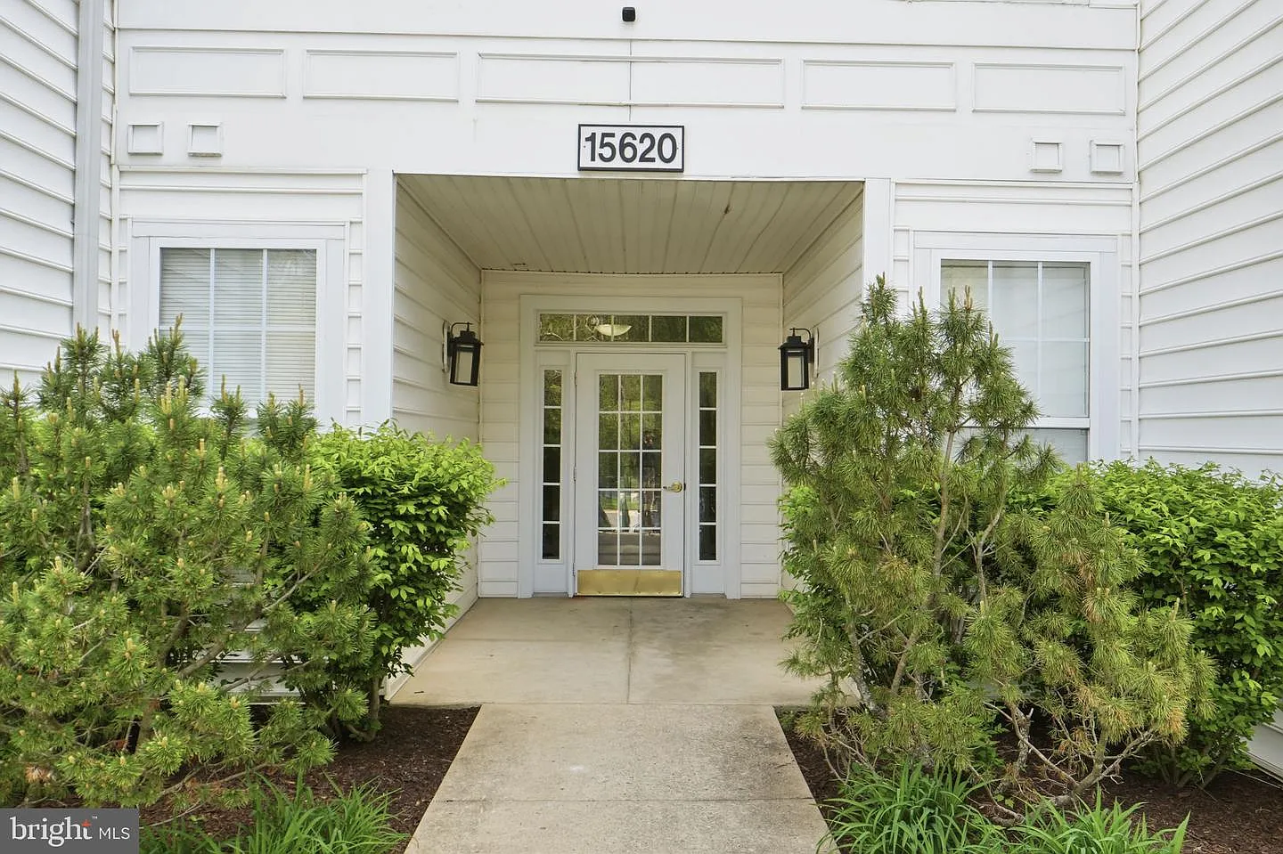 15620 Everglade Ln APT 401 photo 1