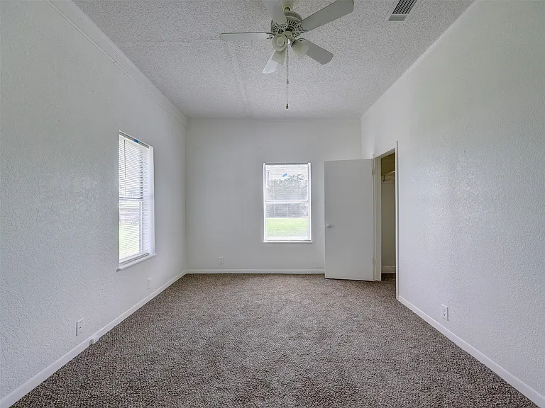 610 Linden St — Photo 33