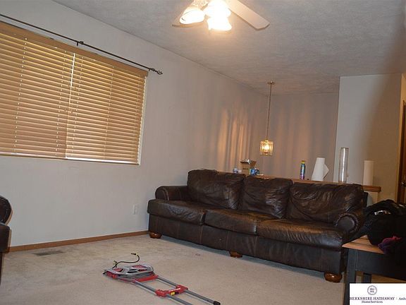 3rd image of 160 Hillside Ter