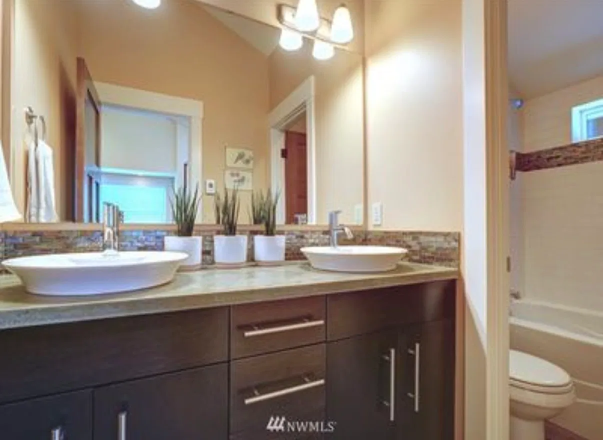 3 bed, 1364 sqft, $4,000 — Photo 3