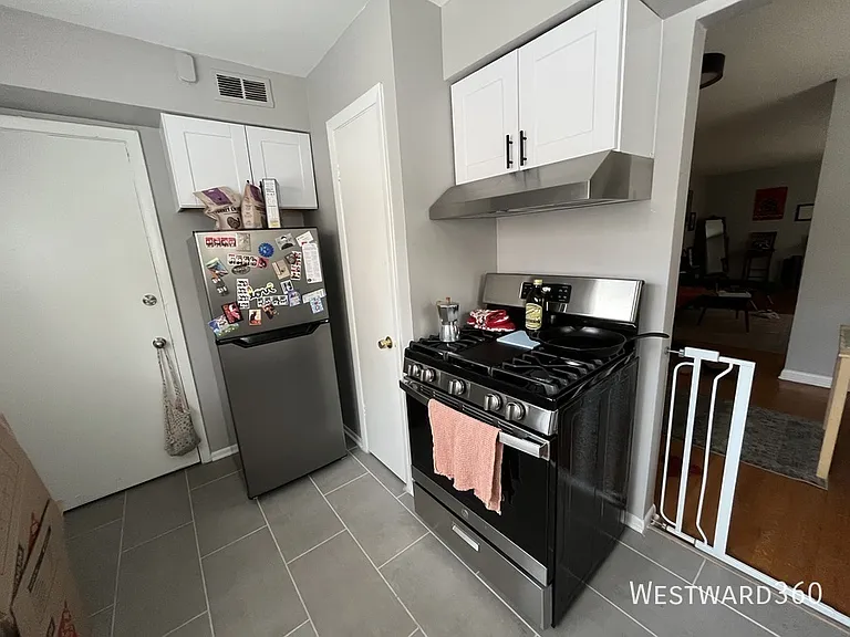 1624 W Touhy Ave #3A — Photo 2
