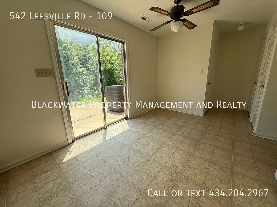 2 Bedroom Townhome in Heritage Court! — Photo 4