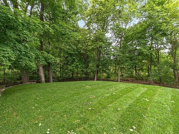 4th image of 9 Brookside Pl