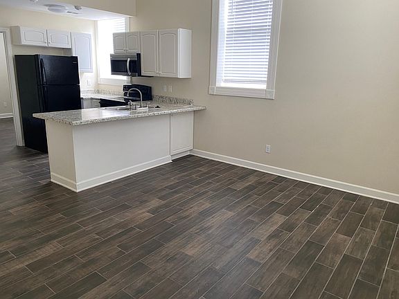 5th image of 2323 University Ave #A