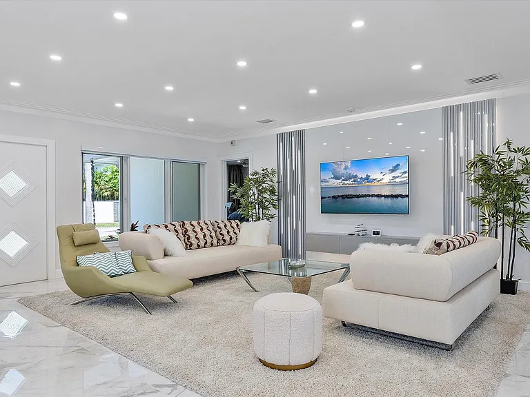 207 Royal Palm Dr — Photo 15