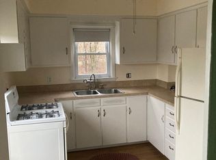 107 Bay Spring Ave FLOOR 2, Barrington, RI 02806