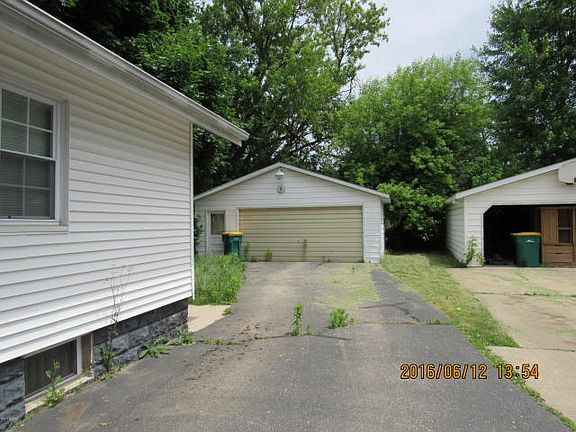 2nd image of 82 Woodward Ave