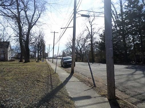 3rd image of 202 S Missouri Ave