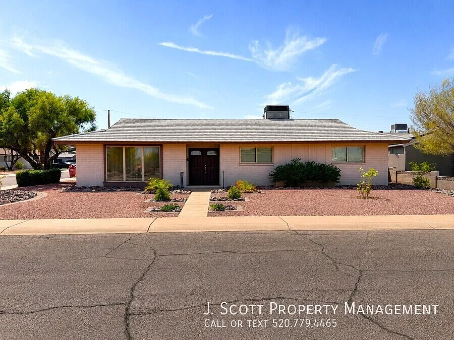 Beautiful 3BR Scottsdale Home, Available Now! — Photo 3