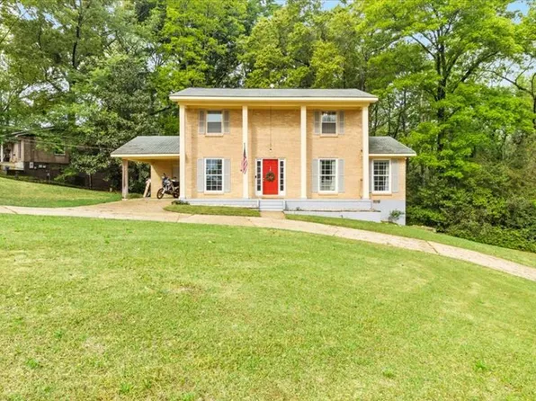 34 Goff St, Daleville, AL 36322