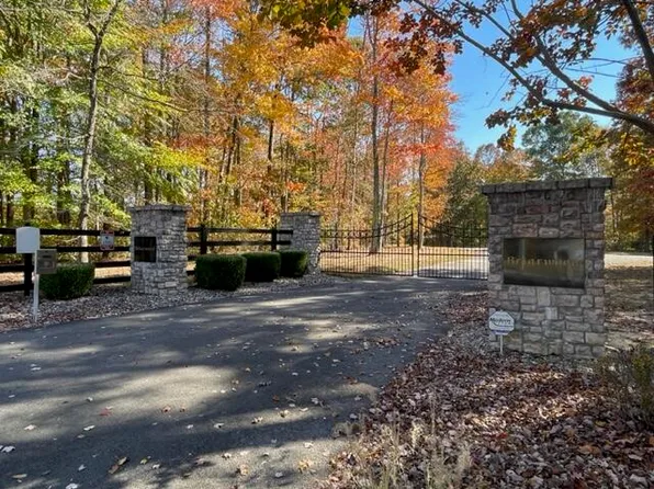 19 Five Points Dr, Russell Springs, KY 42642