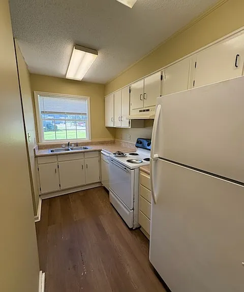 1426 S Lee St — Photo 1