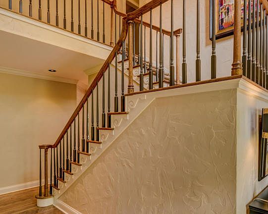 3rd image of 805 Creswell Ct