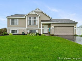 6864 Peninsula Dr NE, Rockford, MI