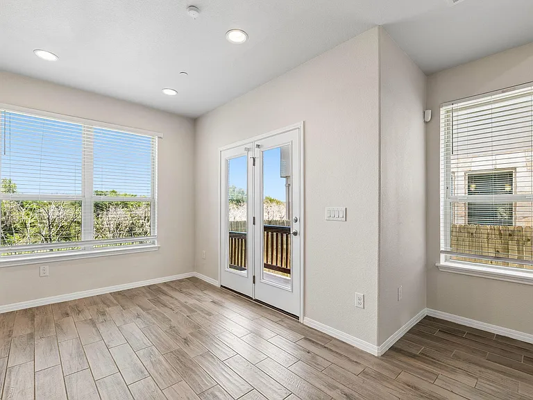 3240 E Whitestone Blvd #4 — Photo 14