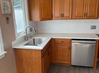 6 Candlewood Dr, Pittsford, NY 14534