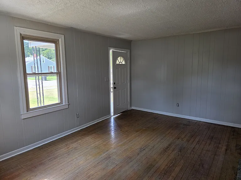 2117 Kennedy Dr — Photo 2