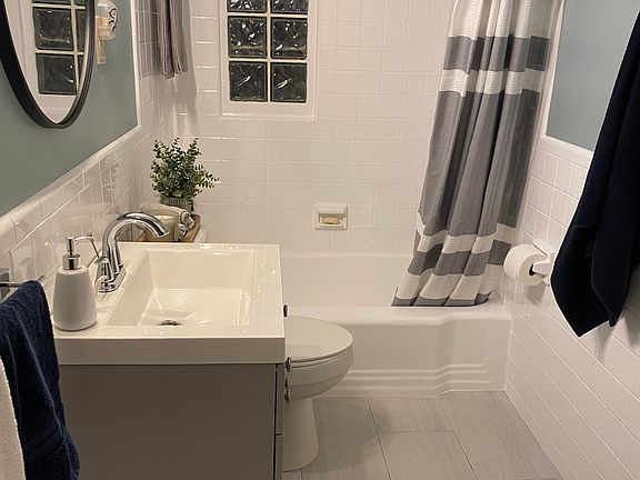 3rd image of 5252 Dorset Dr