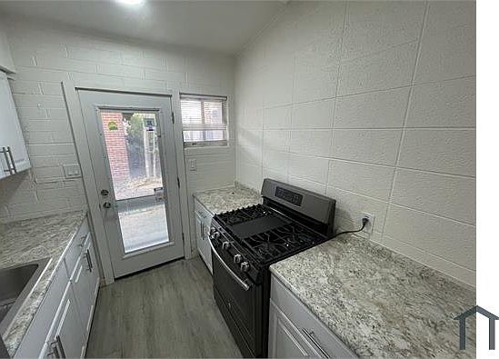 4th image of 4012 N 15th Ave APT 5