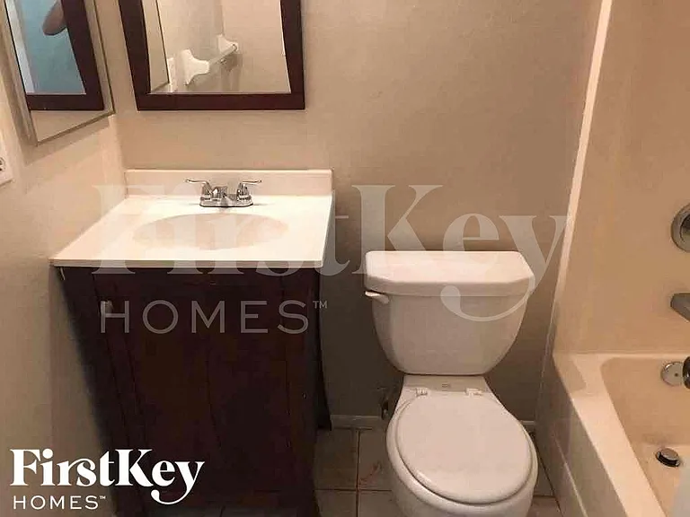 1209 NE 18th Pl — Photo 12