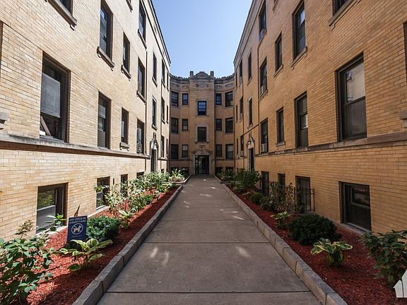3rd image of 432 W Belden Ave APT 3