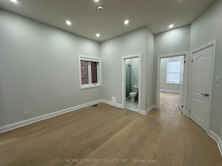 211 Osler St #MAIN FLOOR — Photo 3