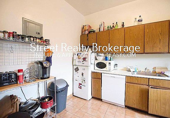 5th image of 371 Amsterdam Ave #4A