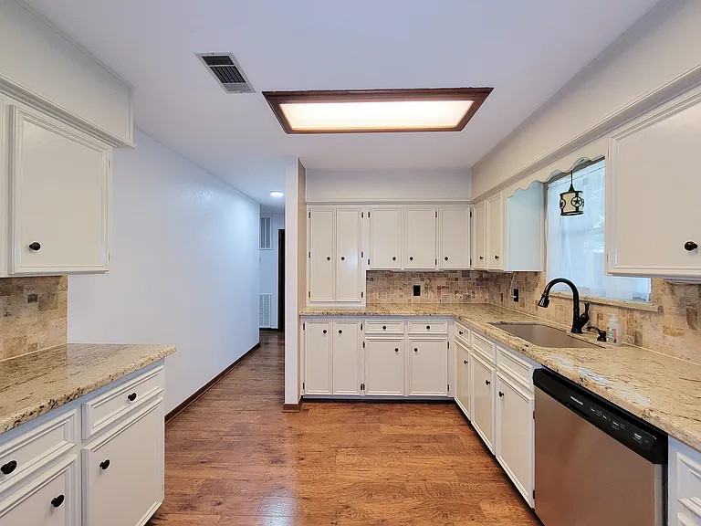 10282 Valley Dr S — Photo 15