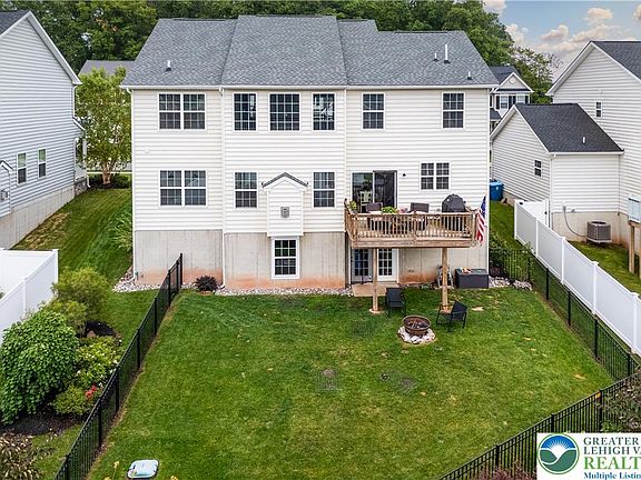 3rd image of 2216 Sunnyvale Dr