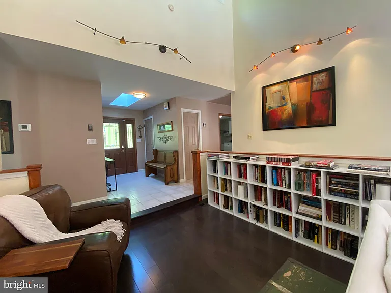 1251 Hinton Dr — Photo 29