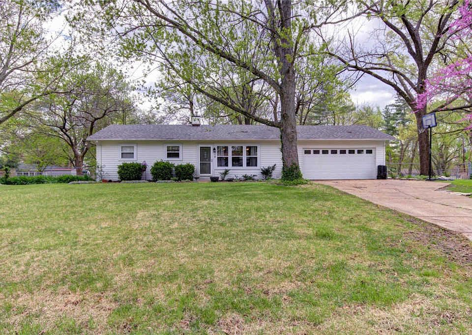 1st image of 804 Ganahl Dr