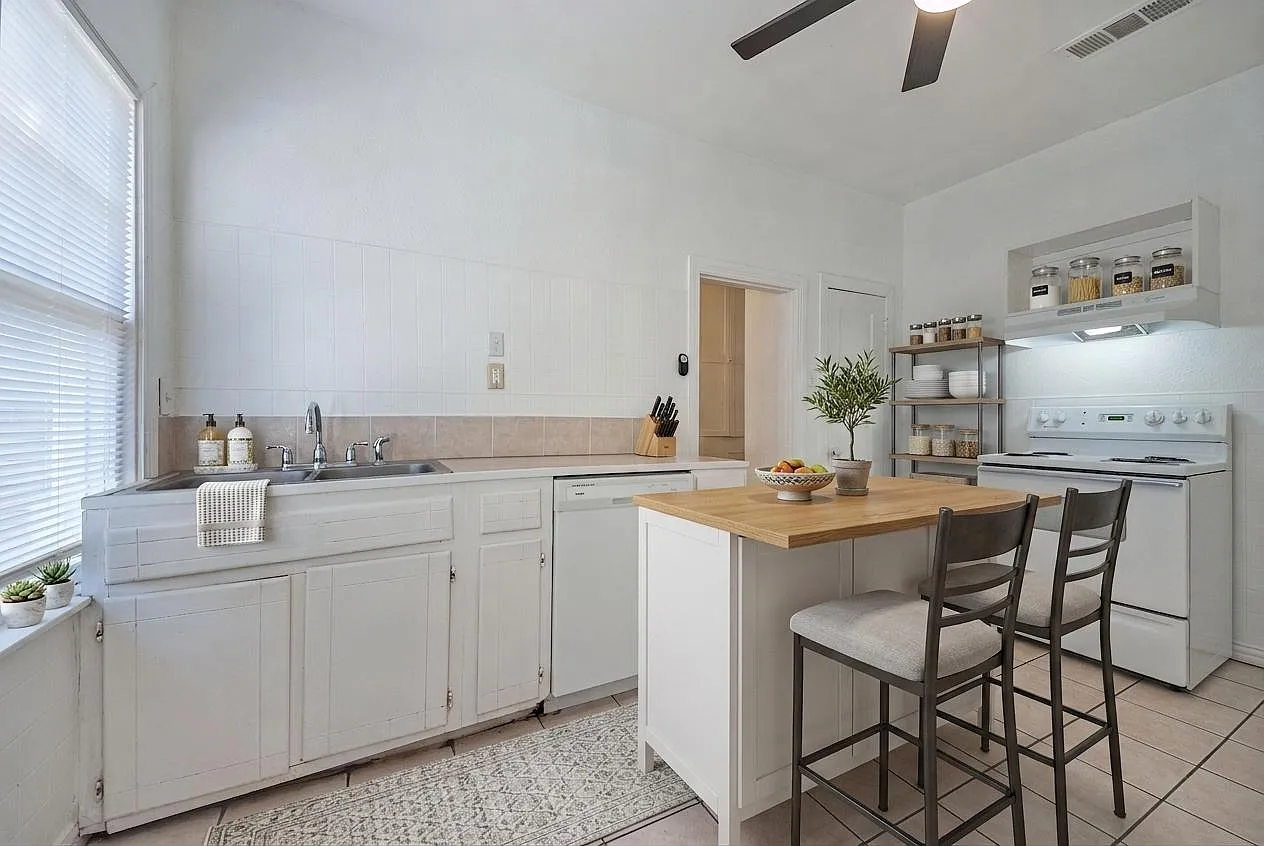 1 bed, 1.0 bath, 692 sqft, $1,200 — Photo 3