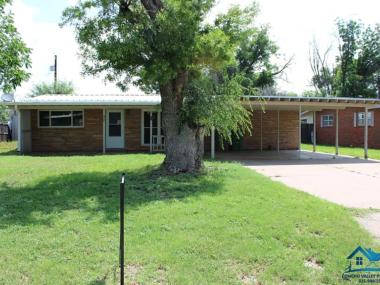 30 Clare Dr — Photo 1