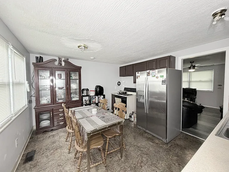 2056 Brookfield Rd — Photo 5