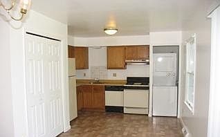 2nd image of 138 Waverly Ave Floor 2