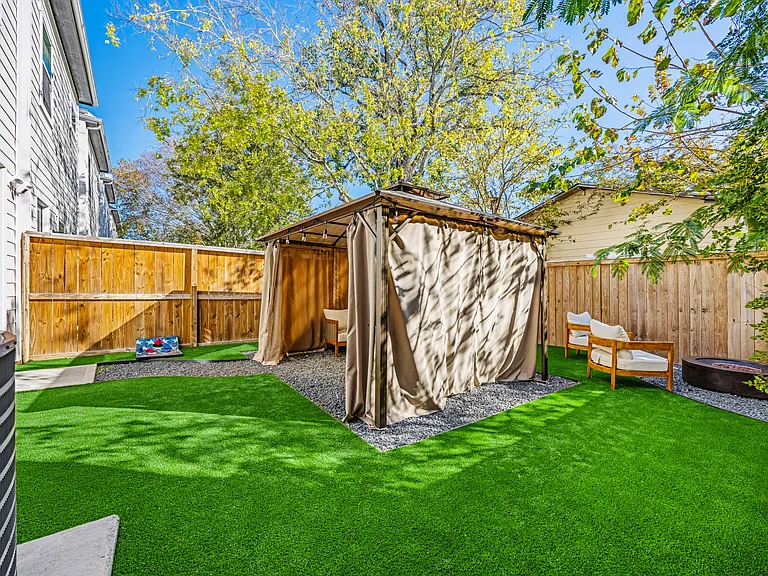 6829 Cadillac St — Photo 17