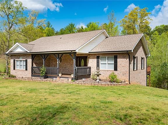 2nd image of 2411 Holly Ct