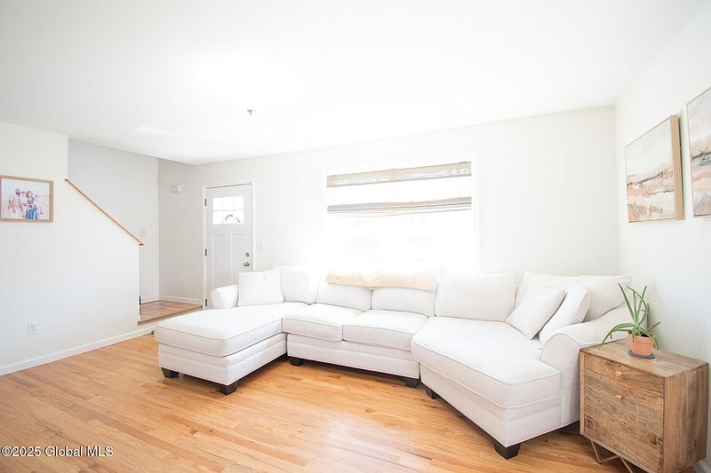 4th image of 37 Fullerton Avenue