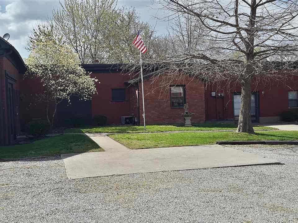 1st image of 419 W 2nd St