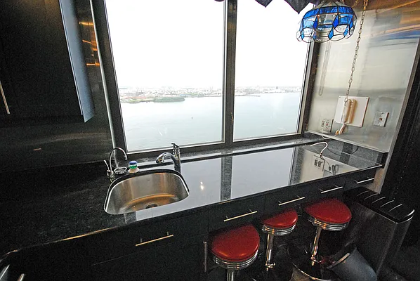 Rented by Yoram Adin, LREB | media 24