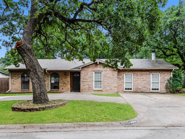 224 NE Michael Dr, Burleson, TX 76028