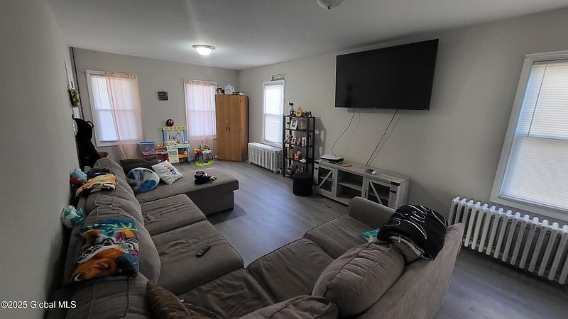 3rd image of 10 Champlain Avenue