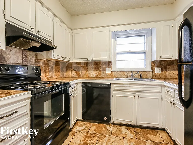 2508 NW 5th St — Photo 5
