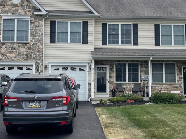 8 Ryan Ct, Telford, PA 18969