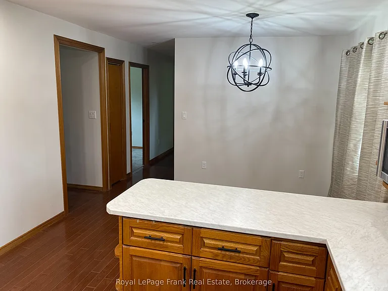 2350 7th Line #MAIN FLOOR — Photo 6