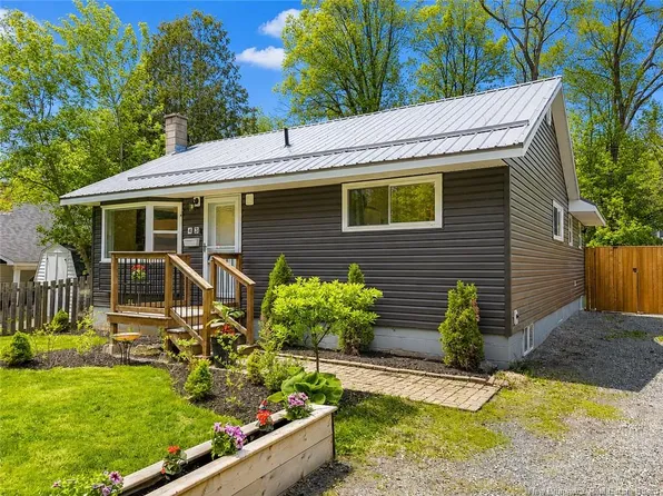 43 Hachey Ave, Fredericton, NB E3A 3X7