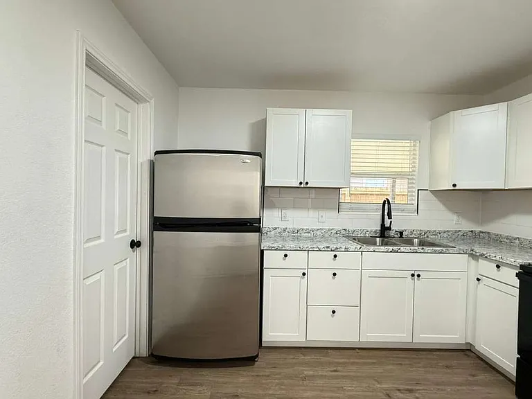 411 Yolanda Dr — Photo 4