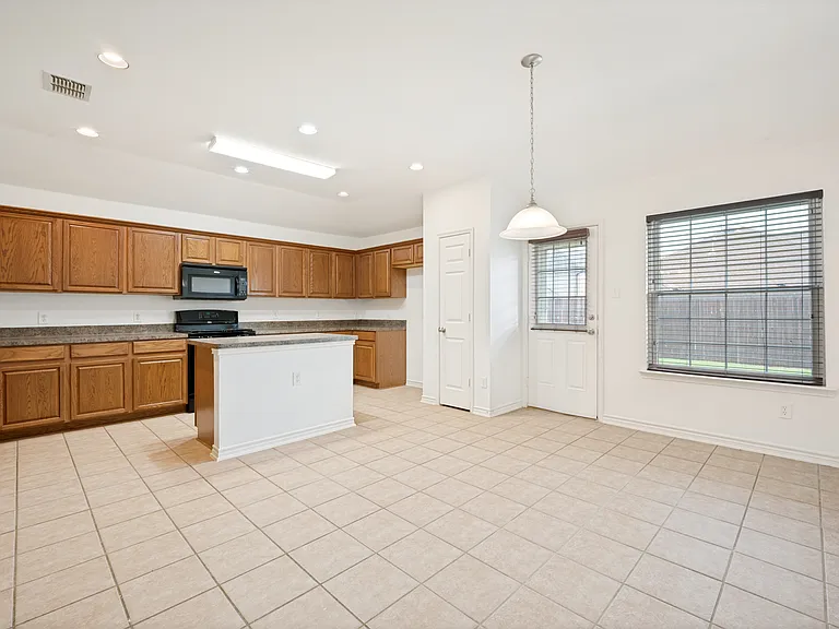 2683 Lake Ridge Dr — Photo 2