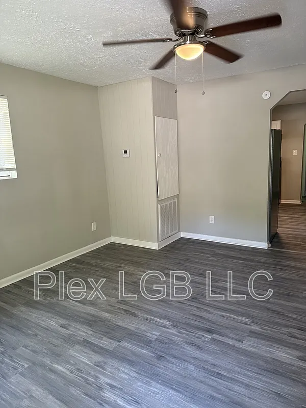 2 bed, 1.0 bath, 861 sqft, $1,025 — Photo 2